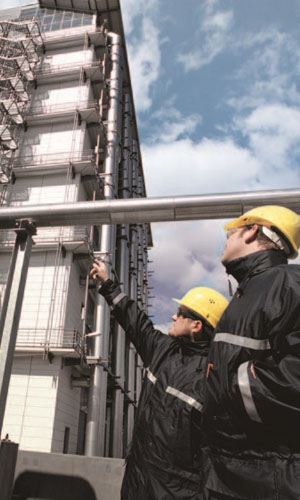 Profesionales de Metpro en planta